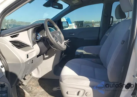 2020 Toyota Sienna Le z USA, uszkodzony, nr VIN 5TDKZ3DCXLS076282